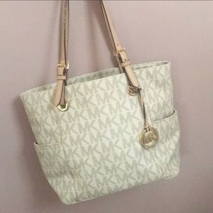Michael Kors Jet Set Signature Tote